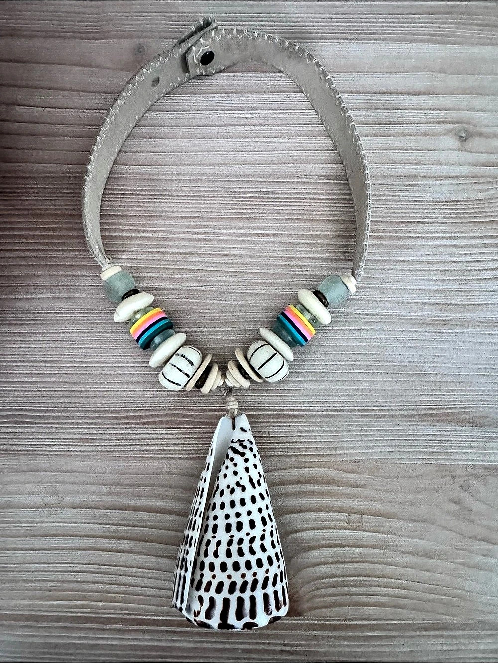 Twine & Twig Statement Shell and Bead Necklace Pendant Necklace adjustable